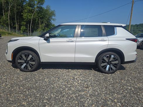 New 2025 Mitsubishi Outlander SE image 7