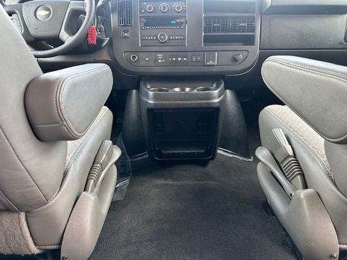 Used 2020 Chevrolet Express 2500 LT w/ LT Preferred Equipment Group image 20
