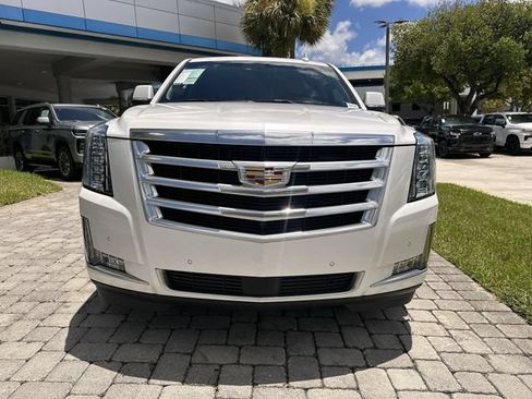 Used 2018 Cadillac Escalade Premium Luxury RWD image 19