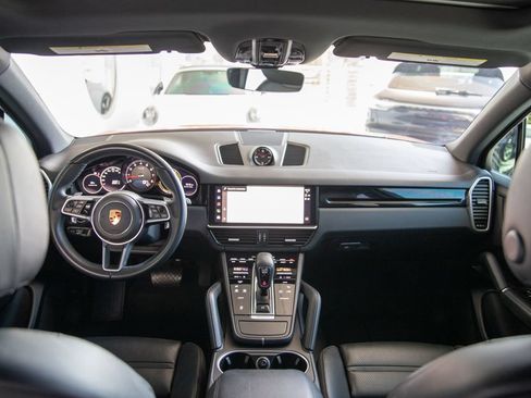 Used 2023 Porsche Cayenne AWD/4WD image 20