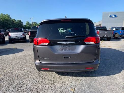 Used 2023 Chrysler Voyager LX FWD image 7
