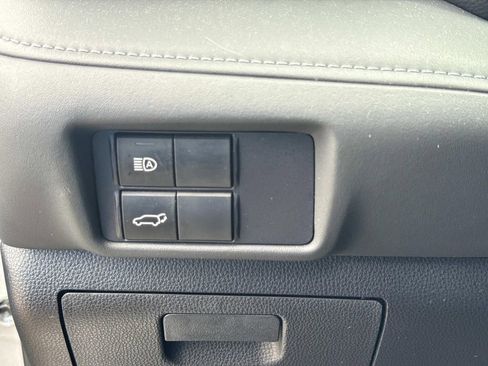 Used 2022 Toyota Highlander XLE FWD image 28