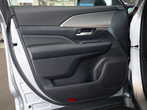 Used 2026 Toyota Grand Highlander XLE FWD image 12