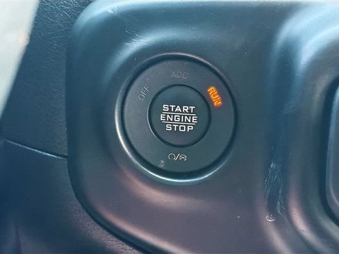 Used 2022 Jeep Wrangler Unlimited Sahara AWD/4WD image 34