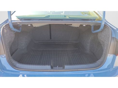 Used 2026 Volkswagen Jetta SE FWD image 9
