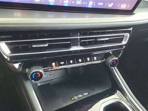 Used 2025 Chevrolet Traverse LT w/ Driver Confidence Package image 44