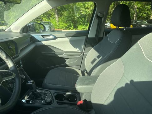 Used 2023 Volkswagen Taos SE w/ Panoramic Sunroof Package image 8