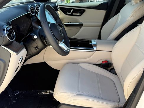 Used 2025 Mercedes-Benz GLC 300 image 26