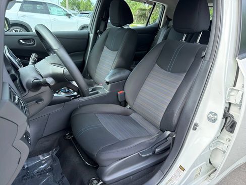 Used 2022 Nissan Leaf SV FWD image 32