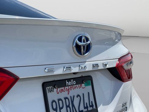 Used 2020 Toyota Camry SE w/ Sunroof Package FWD image 24