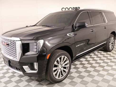 Used 2021 GMC Yukon XL Denali w/ Denali Ultimate Package AWD/4WD image 10