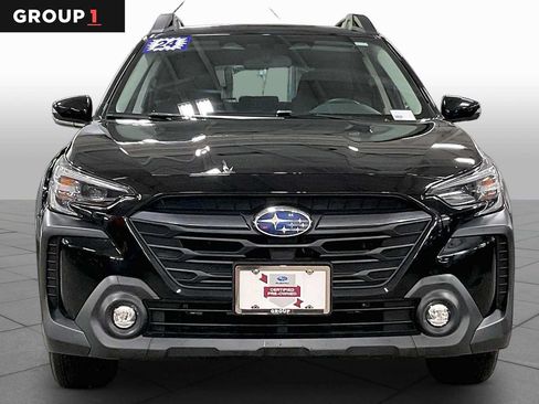 Used 2024 Subaru Outback Premium AWD/4WD image 4