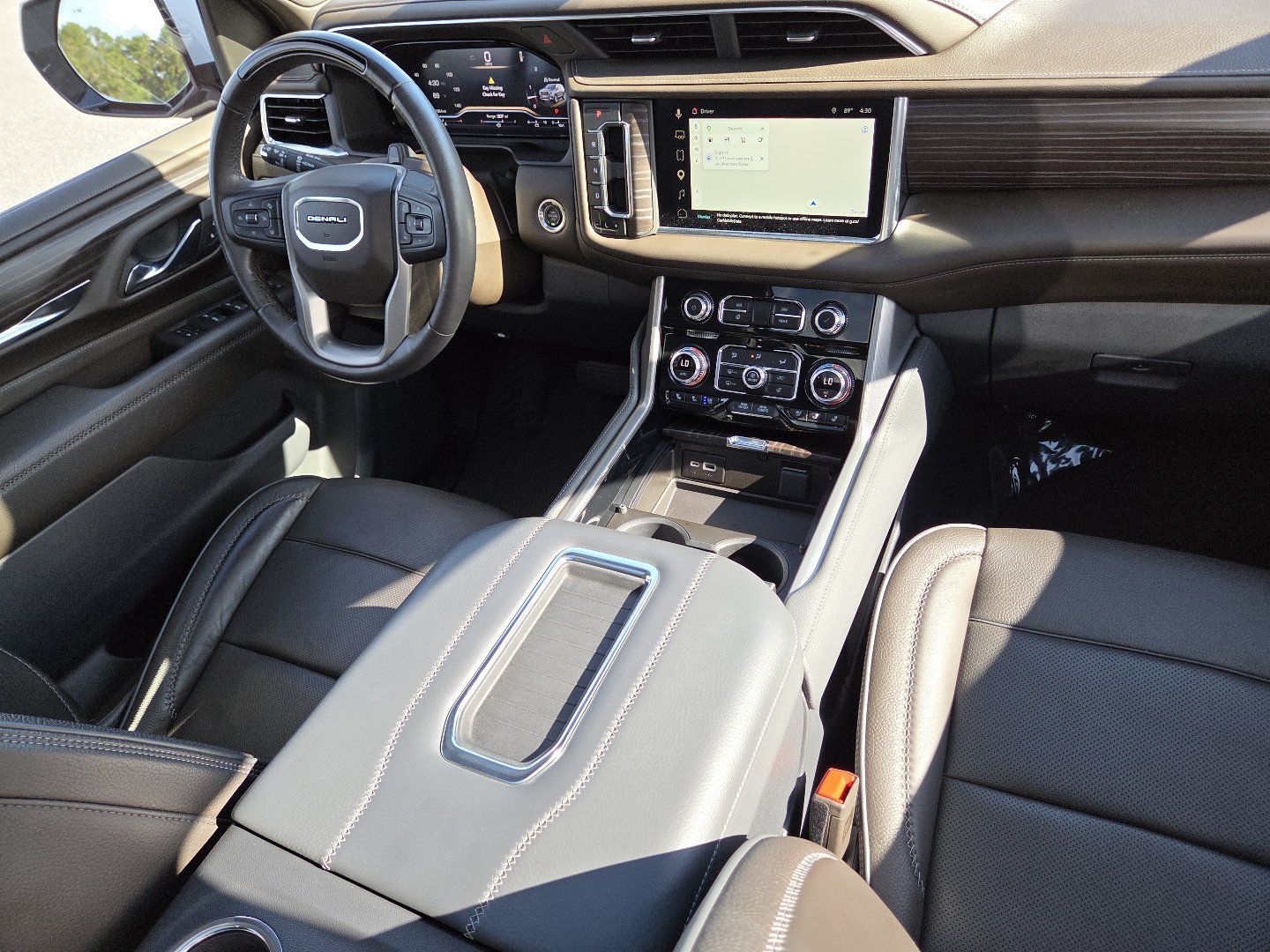 Used 2023 GMC Yukon XL Denali w/ Advanced Technology Package AWD/4WD image 31
