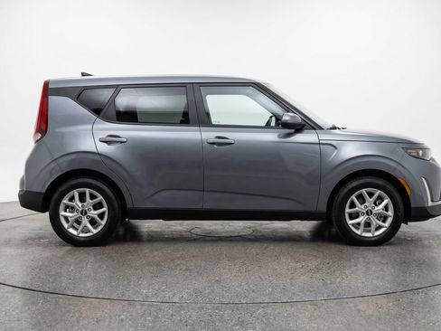 Used 2025 Kia Soul LX w/ LX Technology Package image 11