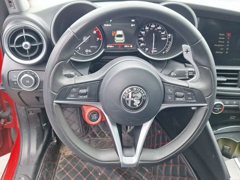 Used 2018 Alfa Romeo Giulia image 13