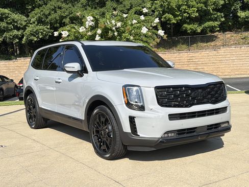 Used 2022 Kia Telluride SX w/ SX Prestige Package AWD/4WD image 3