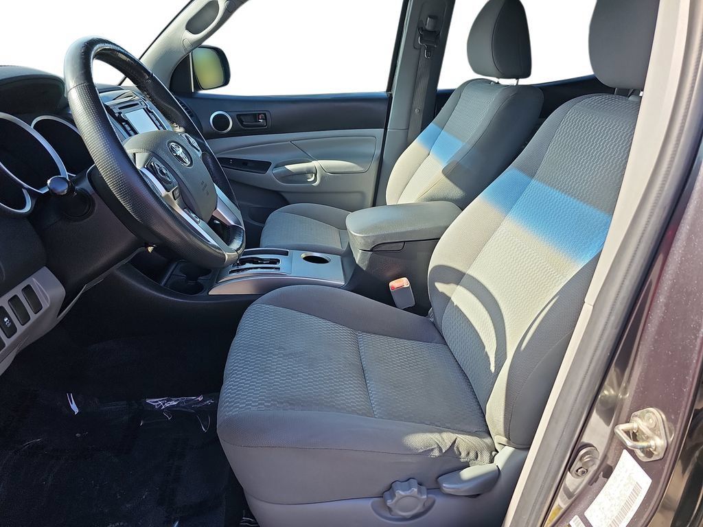 Used 2015 Toyota Tacoma PreRunner w/ SR5 Package RWD image 15