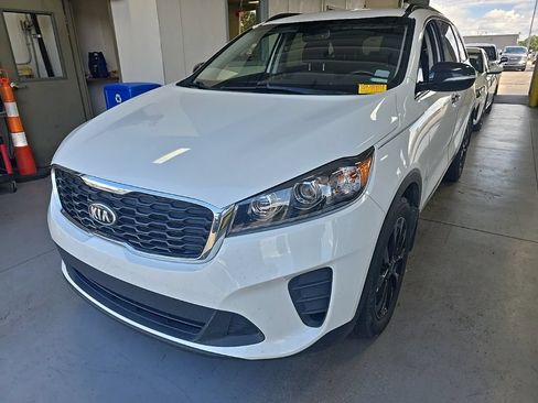 Used 2019 Kia Sorento S FWD image 2