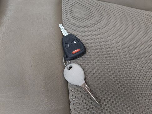 Used 2014 Jeep Compass Latitude FWD image 32