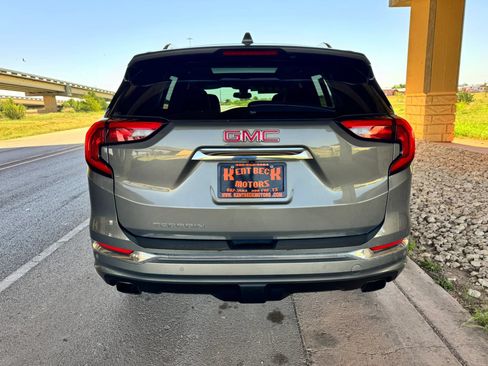 Used 2018 GMC Terrain Denali w/ Driver Alert Package II FWD image 4