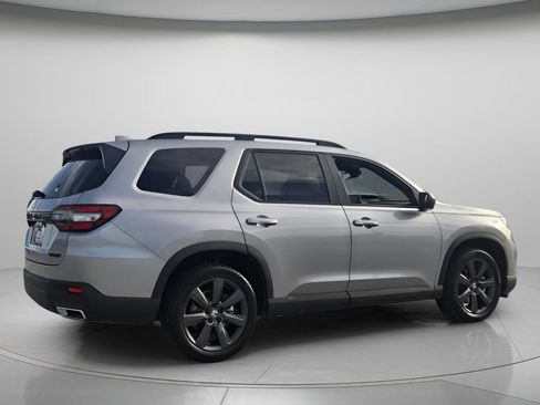Certified 2025 Honda Pilot Sport image 7