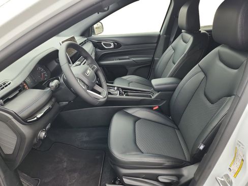 New 2026 Jeep Compass Latitude image 9