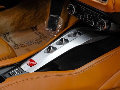 Used 2015 Ferrari California T RWD image 32