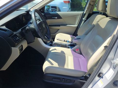 Used 2015 Honda Accord Touring image 10