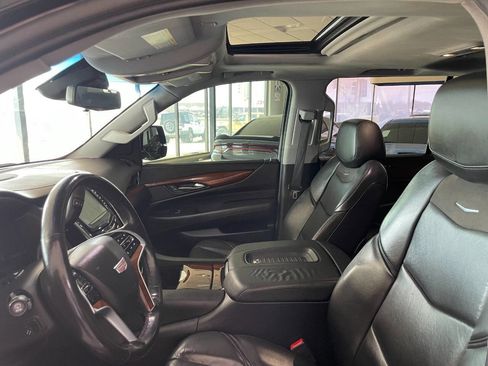 Used 2018 Cadillac Escalade ESV Luxury image 14