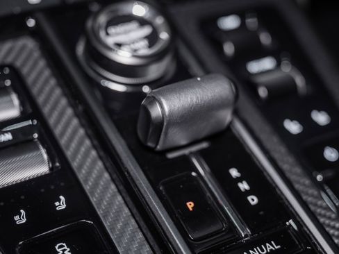 Used 2025 Aston Martin V8 Vantage Coupe image 33