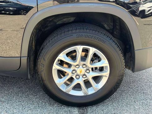 Used 2023 Chevrolet Traverse LS w/ Safety Package AWD/4WD image 9