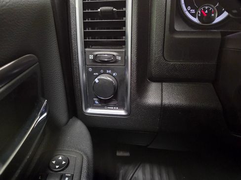 Used 2022 RAM 1500 Classic SLT RWD image 21