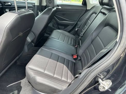 Used 2024 Volkswagen Jetta SE FWD image 12