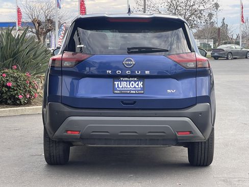 Used 2023 Nissan Rogue SV image 9