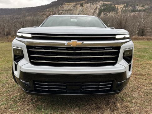 New 2026 Chevrolet Traverse High Country image 2