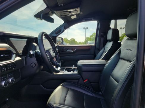 Used 2025 GMC Yukon Denali AWD/4WD image 15