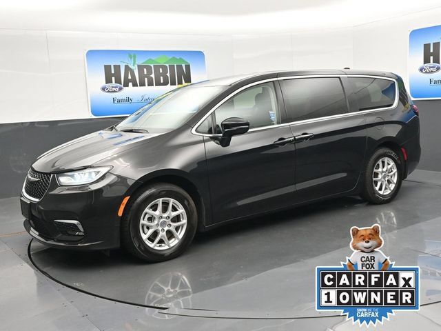 Used 2024 Chrysler Pacifica Touring-L FWD image 1