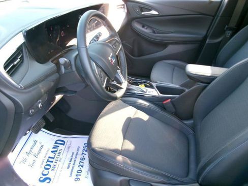 Used 2025 Buick Encore GX Preferred FWD image 13