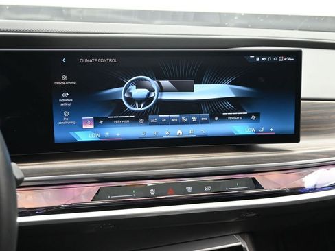 Used 2024 BMW 760i xDrive w/ Executive Package AWD/4WD image 14