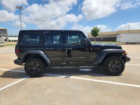 Used 2025 Jeep Wrangler Unlimited Sport AWD/4WD image 4