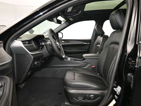 New 2025 Jeep Grand Cherokee L Limited image 12