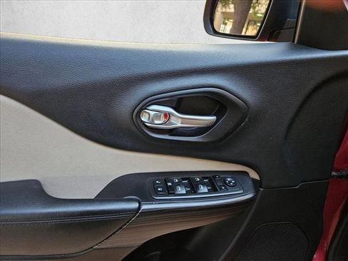 Used 2015 Jeep Cherokee Sport image 11