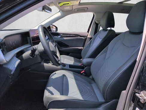 Certified 2026 Volkswagen Tiguan SE w/ Panoramic Sunroof Package FWD image 17