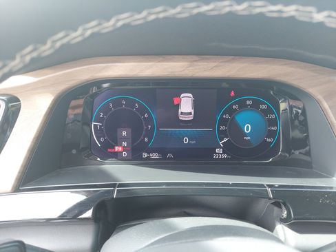 Used 2024 Volkswagen Atlas SE image 18