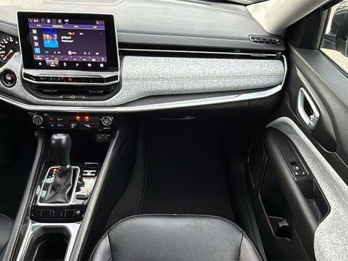 Used 2022 Jeep Compass Latitude image 30