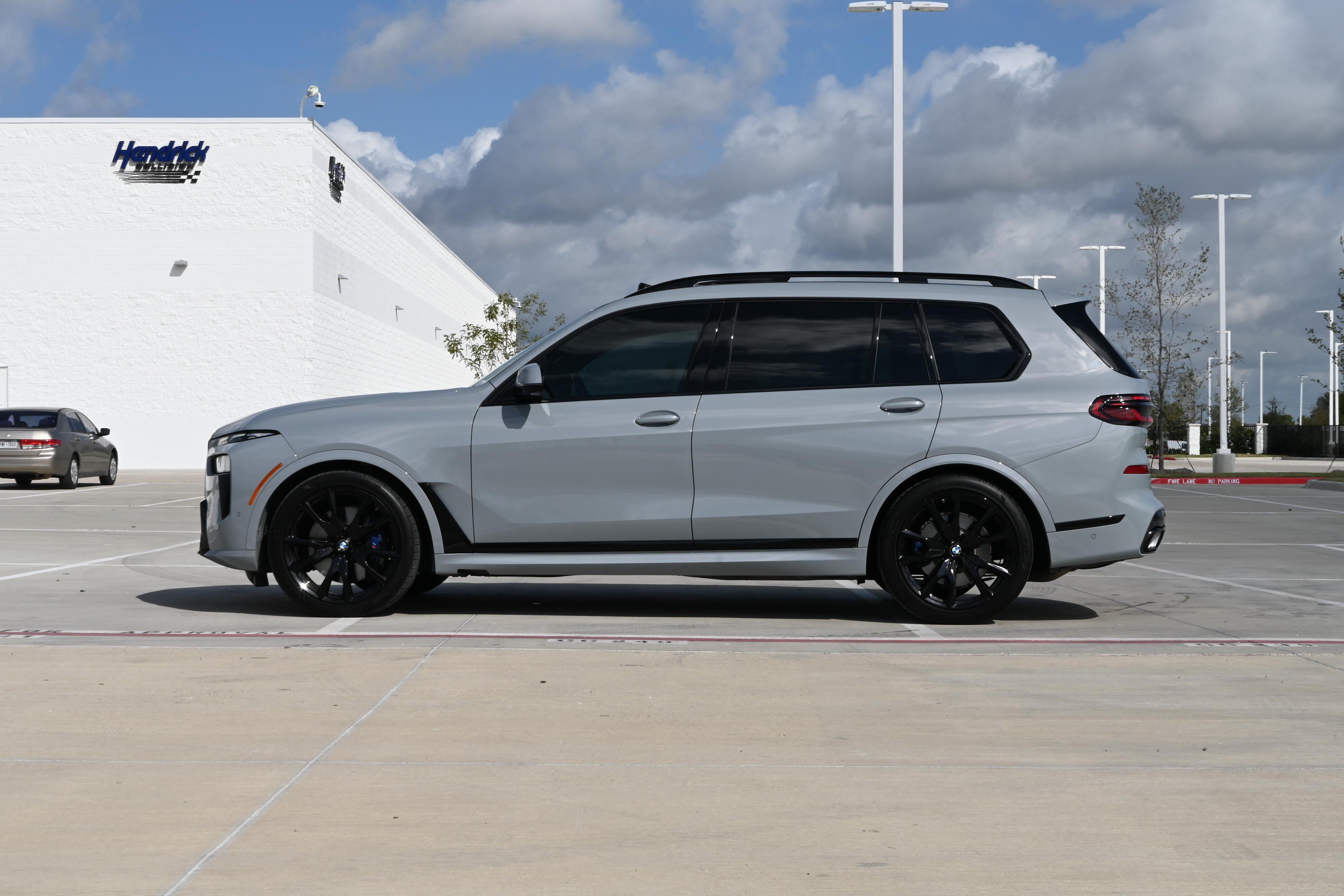 Certified 2025 BMW X7 xDrive40i w/ M Sport Package AWD/4WD image 6
