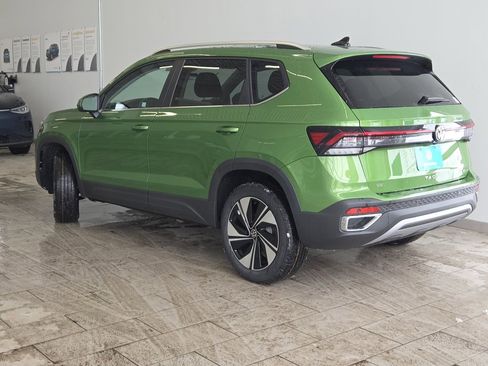 New 2026 Volkswagen Taos SE image 7