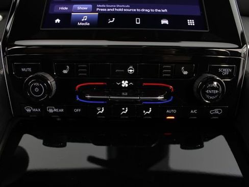 New 2026 Jeep Grand Cherokee Laredo image 6