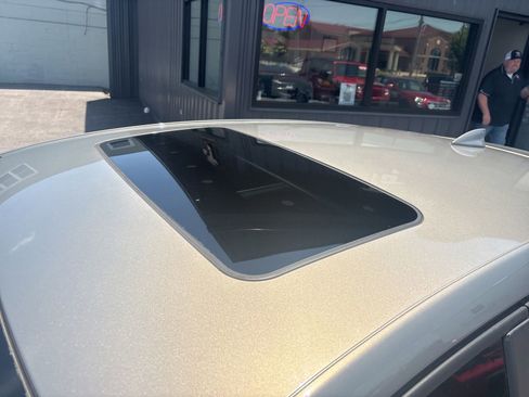 Used 2018 Chevrolet Cruze LT w/ Sun And Sound Package FWD image 11