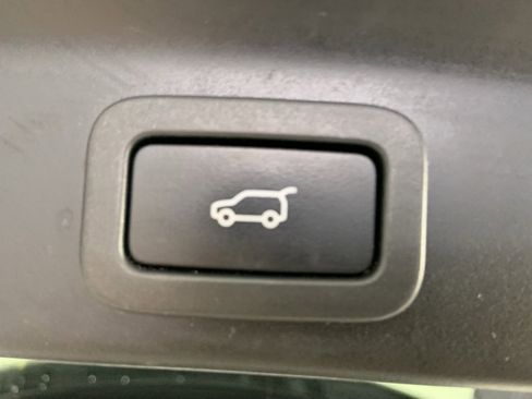 Used 2017 Jaguar F-PACE R-Sport image 23